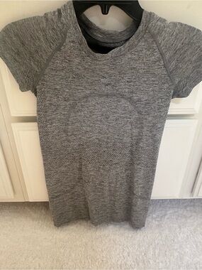 lululemon athletica Heathered Gray Short Sleeve Athletic Top